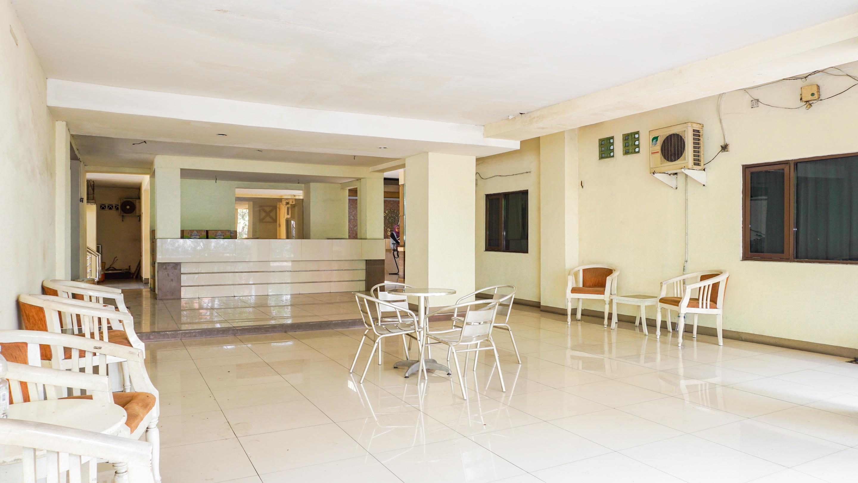 Oyo 2085 Chrysanta Hotel Bandung Bagian luar foto