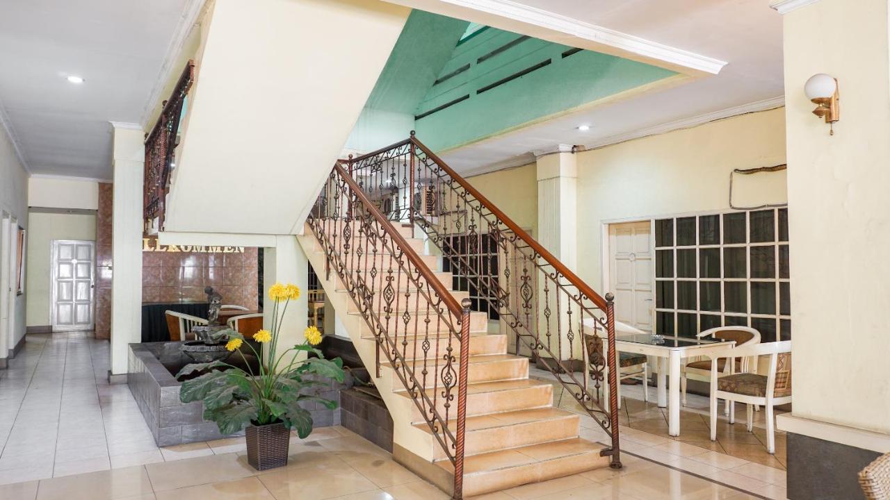 Oyo 2085 Chrysanta Hotel Bandung Bagian luar foto